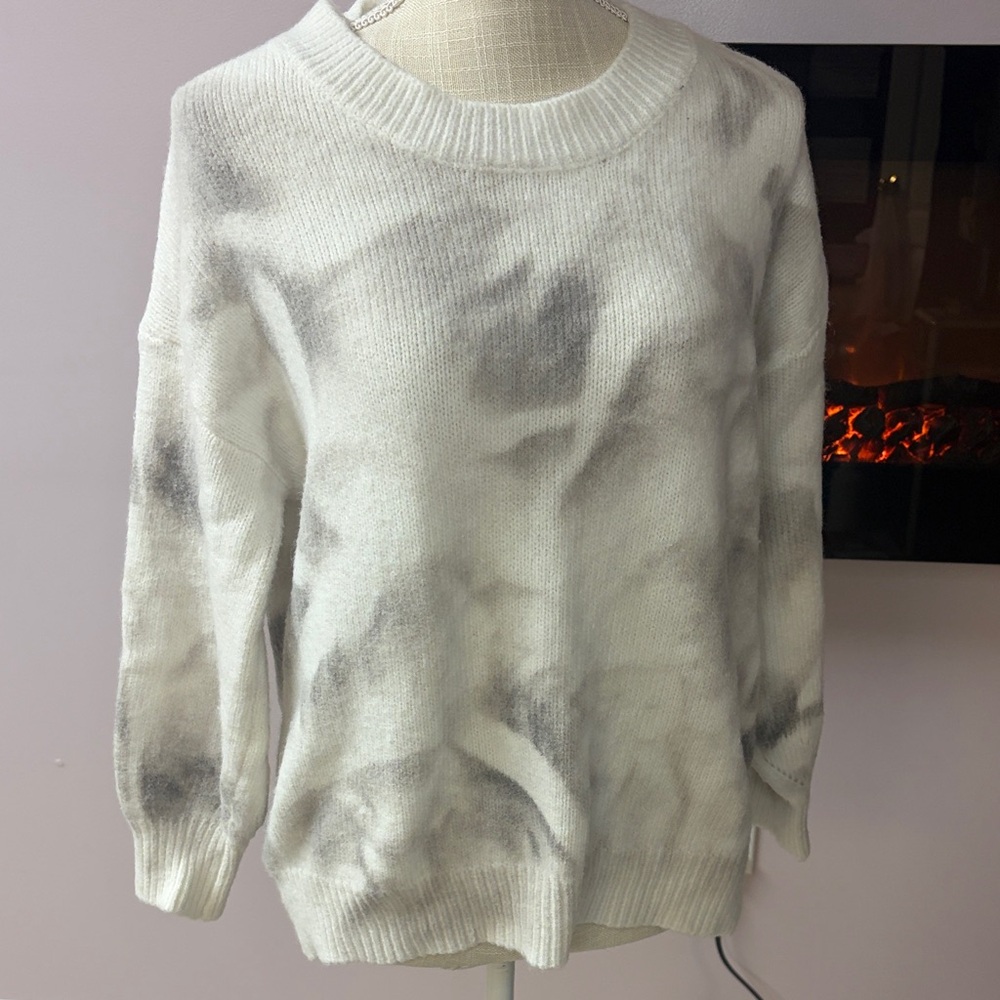 Envy Gray and Cream Tie-Dye Crew Neck Sweater S/M
